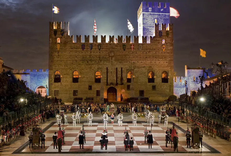 Vimar sponsor Partita a scacchi Castello medioevale e piazza degli scacchi - Marostica