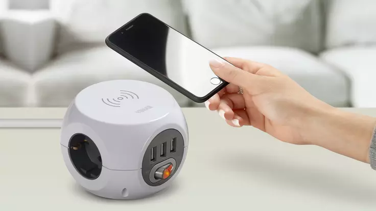 Presa mobile multipla con ricarica wireless