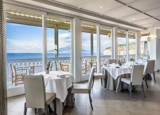 Mediterraneo 5 stelle, Sorrento ristorante | progetto Vimar